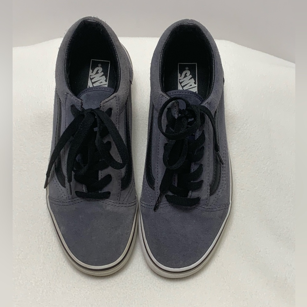 VANS OFF THE WALL SNEAKERS- SZ 5 1/2 KIDS